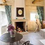Chateau Latour Segur & Guest house Lussac (Gironde)