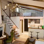 Chateau Latour Segur & Guest house 4*