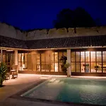 Guest house Chateau Latour Segur & 4*