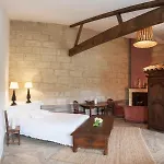 Konukevi Chateau Latour Segur &