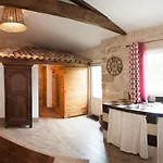Chateau Latour Segur & Konukevi 4*