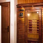 Konukevi Chateau Latour Segur &