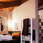 Chateau Latour Segur & Konukevi 4*