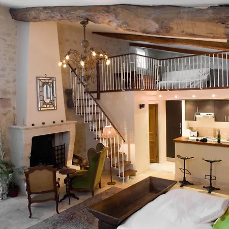 בית הארחה Chateau Latour Segur & Lussac (Gironde)