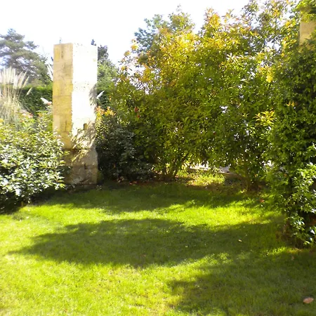 ゲストハウス Chateau Latour Segur & 3*