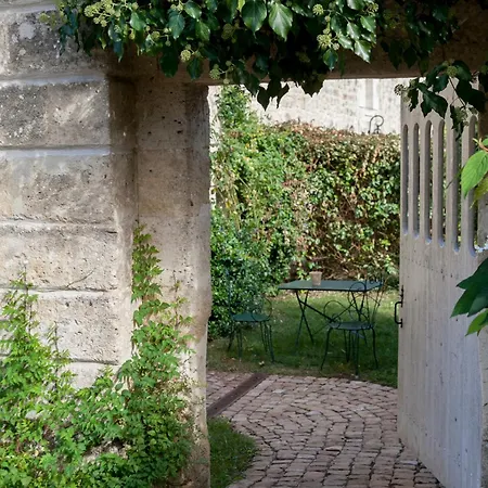 Chateau Latour Segur & 4* Lussac (Gironde)