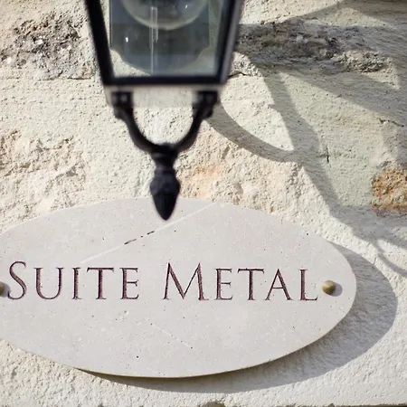 Chateau Latour Segur & Guest house Lussac (Gironde)