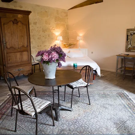 Chateau Latour Segur & בית הארחה 4*