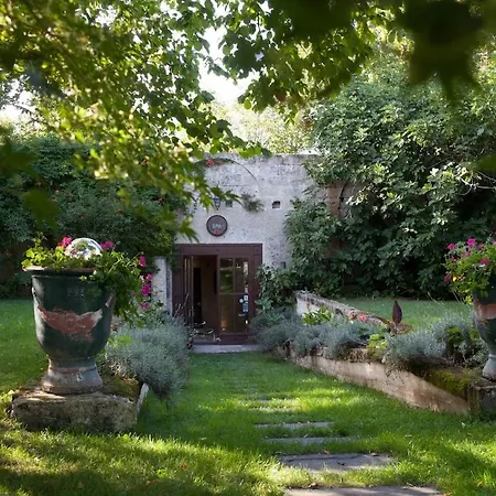 Chateau Latour Segur & בית הארחה 4*